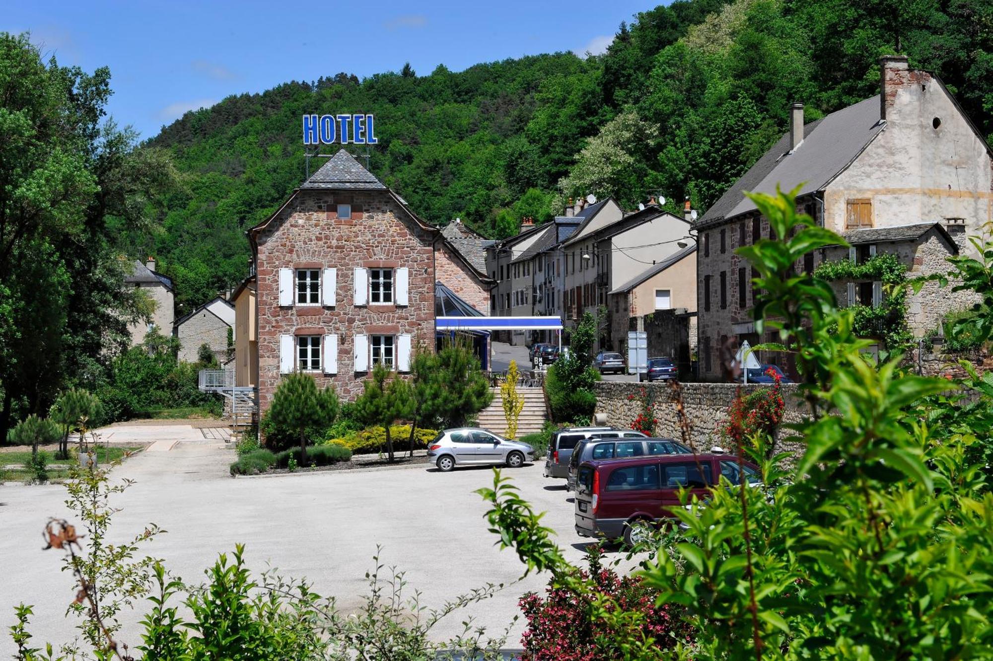 Logis Hotel Restaurant Les 2 Rives - A75, En Bordure De Riviere Banassac Exterior foto